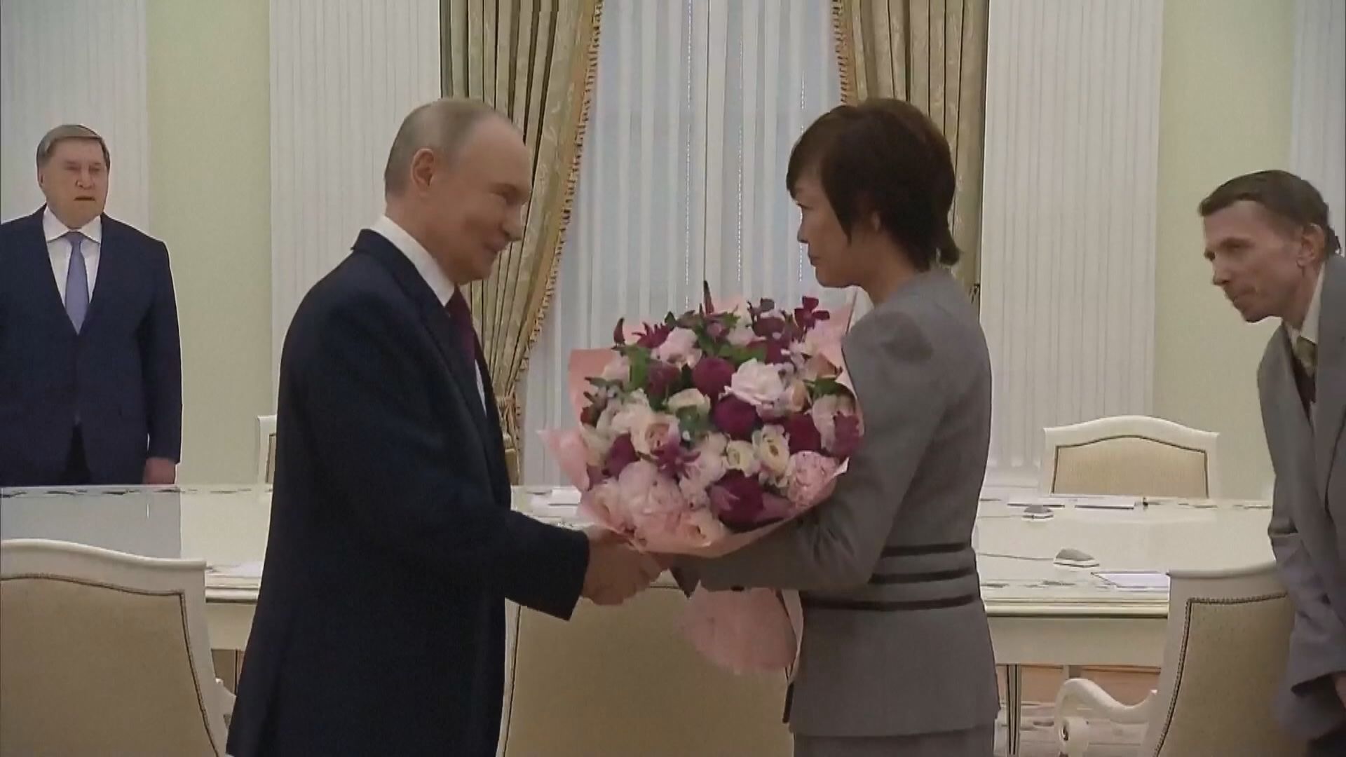 普京在克里姆林宮會見已故日本首相安倍晉三遺孀