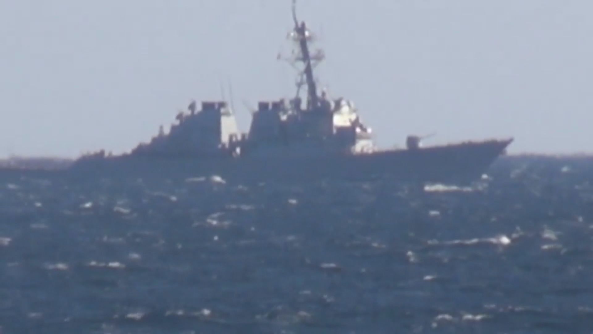 俄羅斯驅逐艦阻止美軍艦艇駛入領海