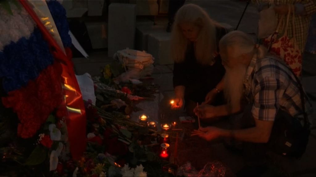 俄民眾悼念阻止流產政變犧牲者