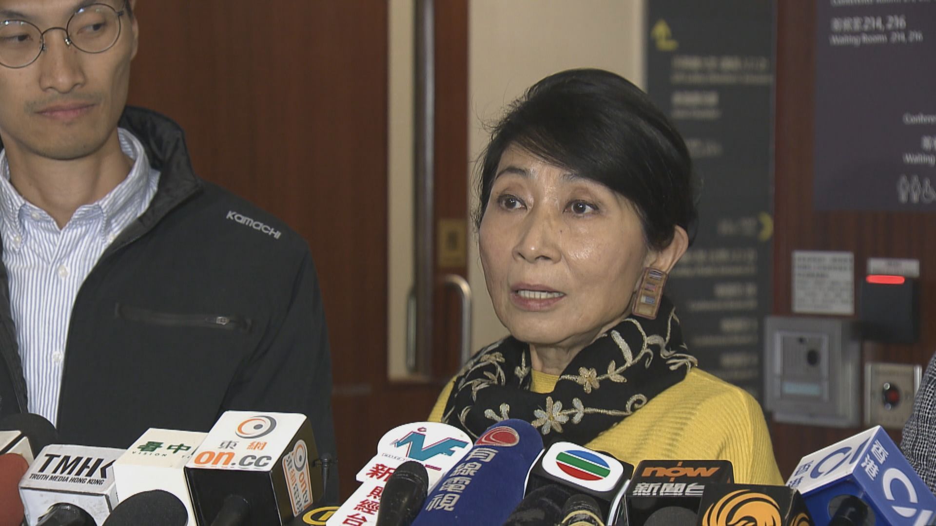 民主派不滿林鄭以私隱為由拒交代鄭若驊情況