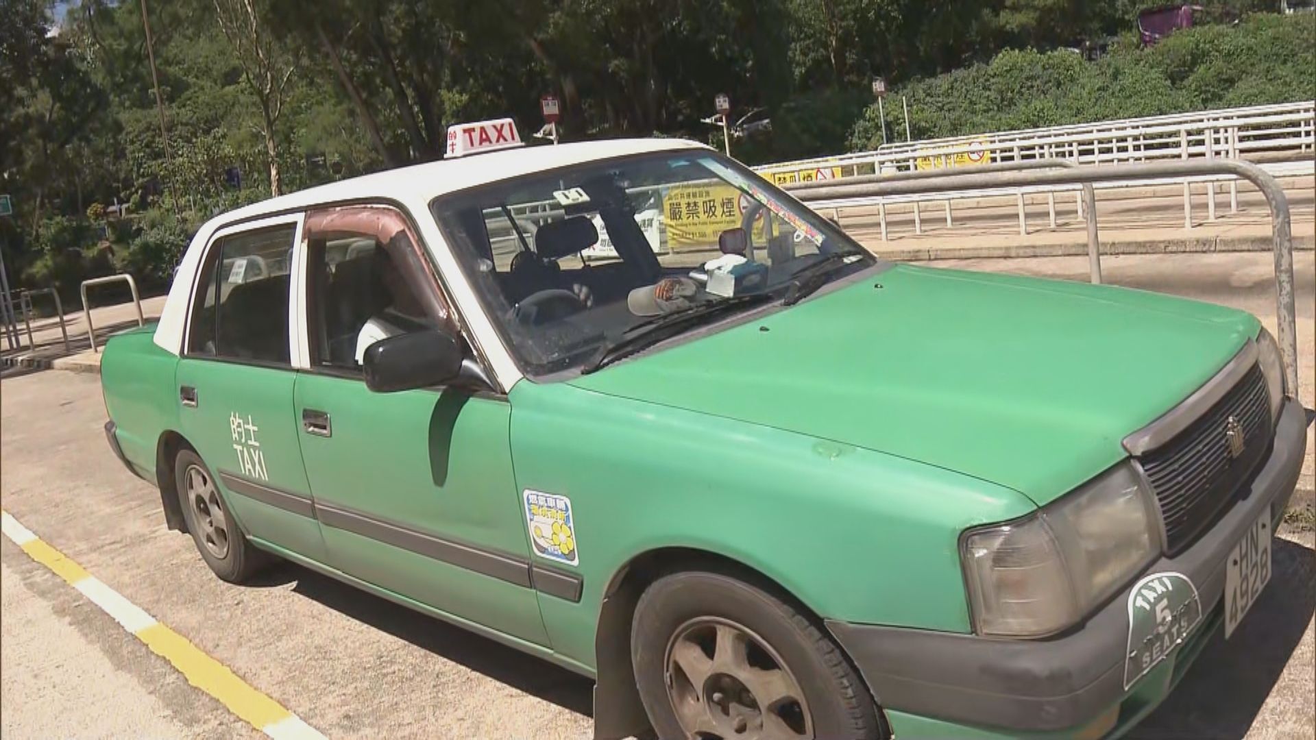 暫緩東壩的士禁令｜內地客︰兩個選擇較好　的士司機︰支持禁令避免塞車(車軒珩報道)