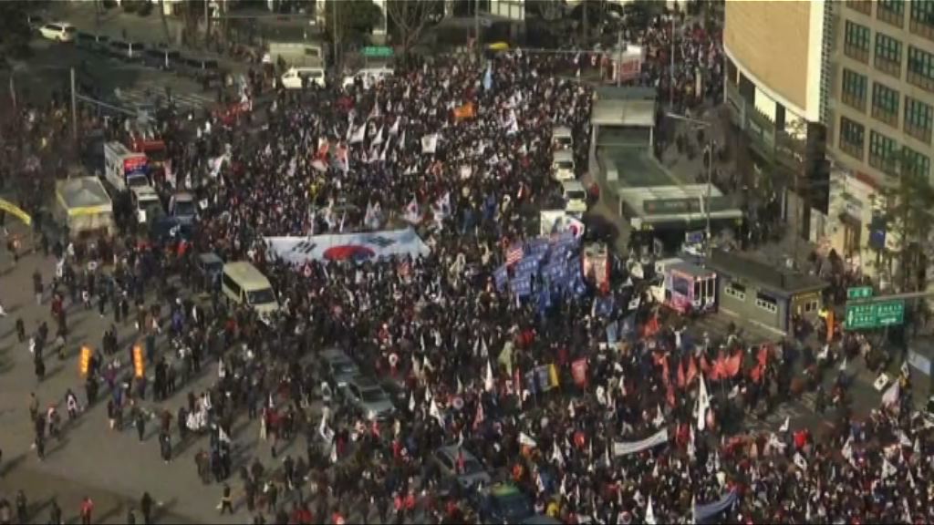 支持朴槿惠民眾襲擊警署　最少四人被捕