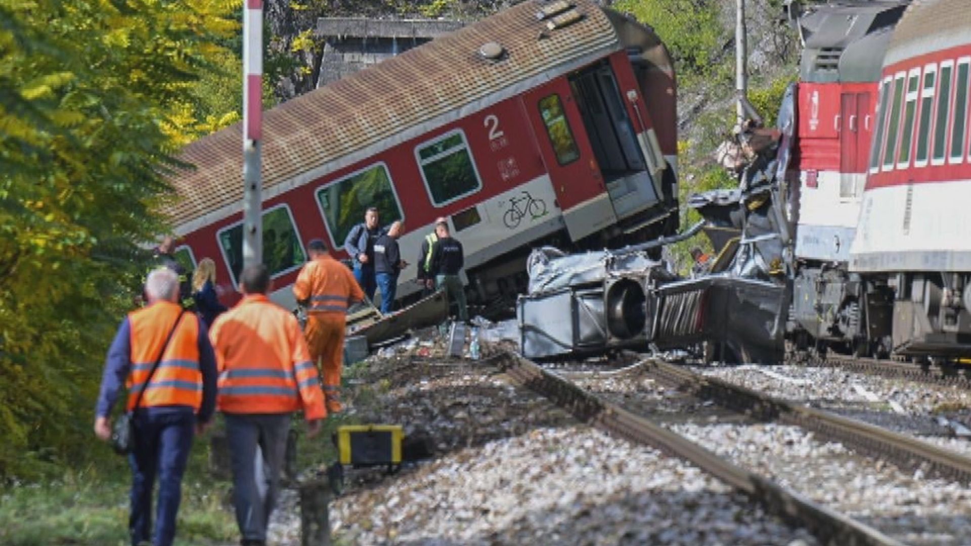 斯洛伐克有火車相撞　約百人受傷