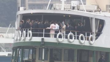 中國載人航天代表團 乘搭天星小輪遊維港