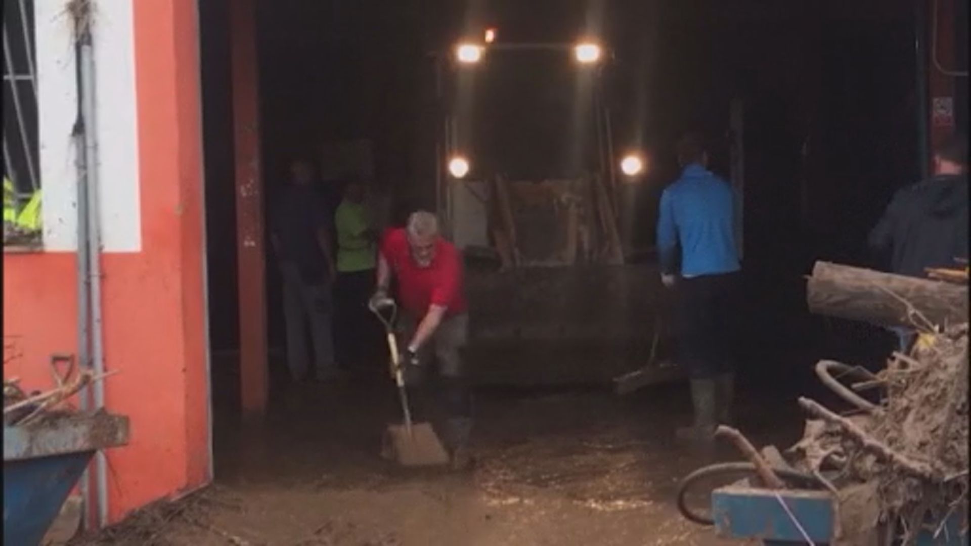 拿度在家鄉馬略卡協助水災善後工作