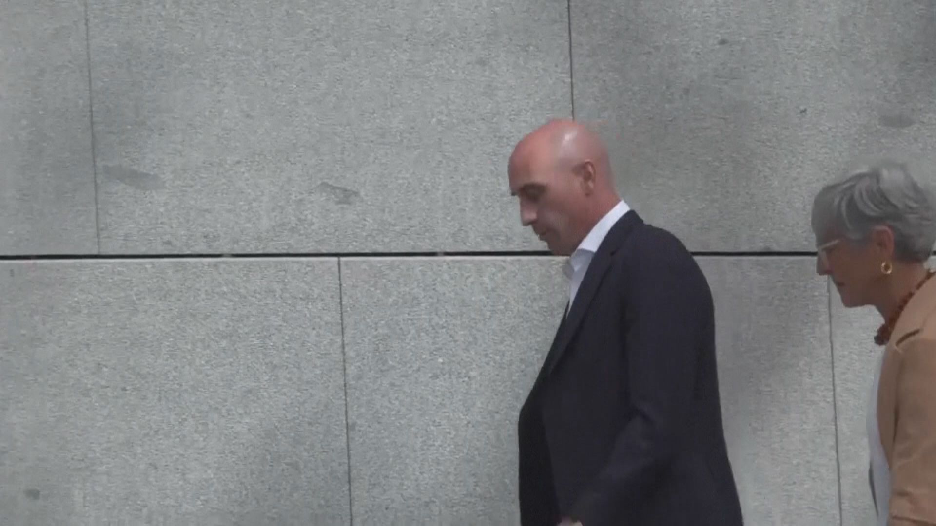 西班牙法庭頒令禁止前足總主席盧比亞利斯接觸阿莫素