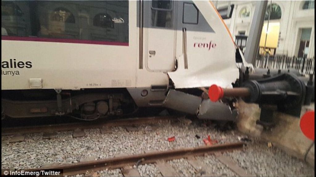 西班牙列車撞毀釀逾50人傷