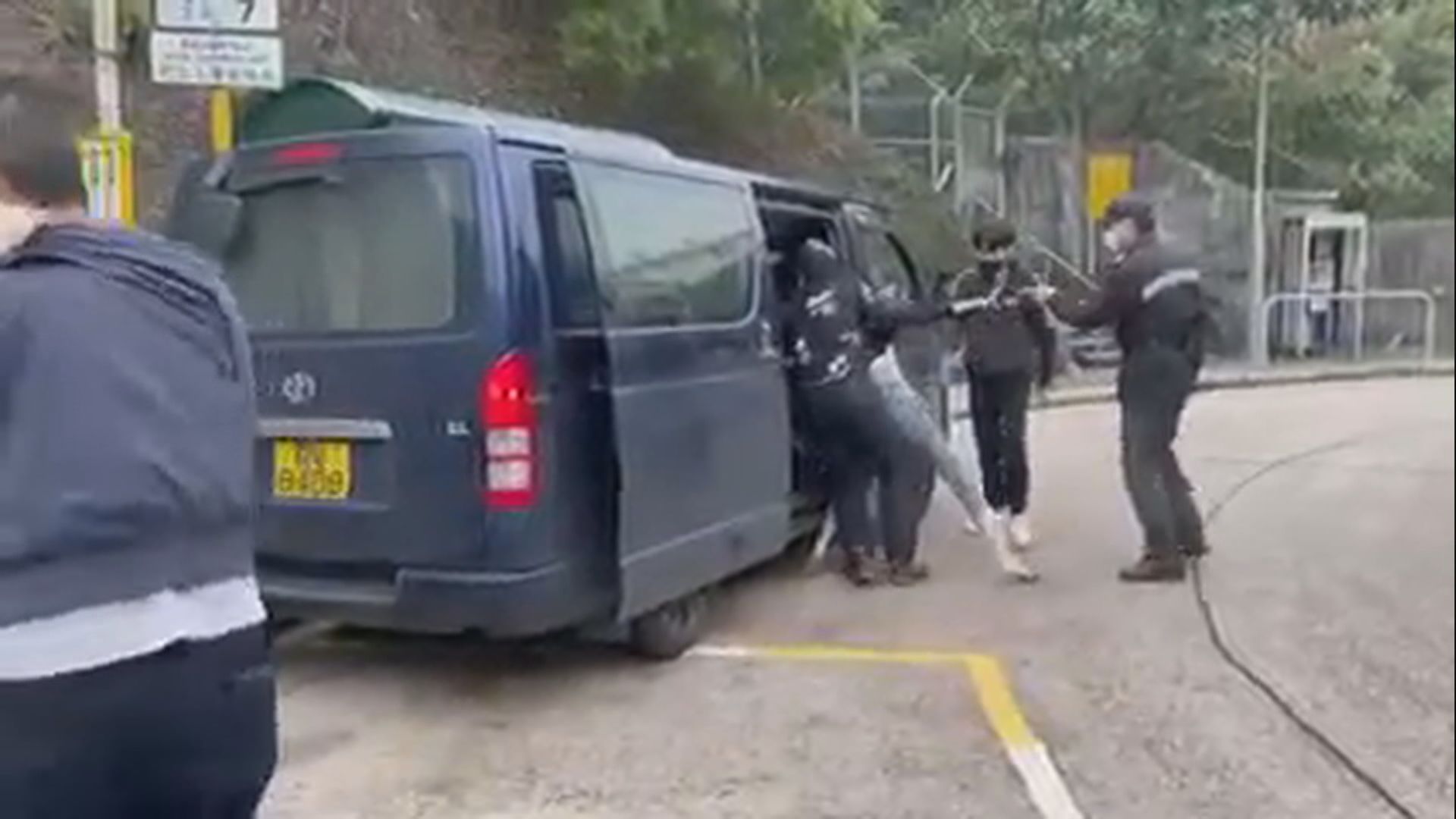 女子赤柱監獄外被擄上客貨車　於黃竹坑獲救 4人被捕