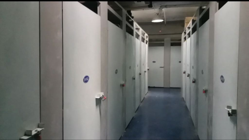 有迷你倉因難符合消防規定結業