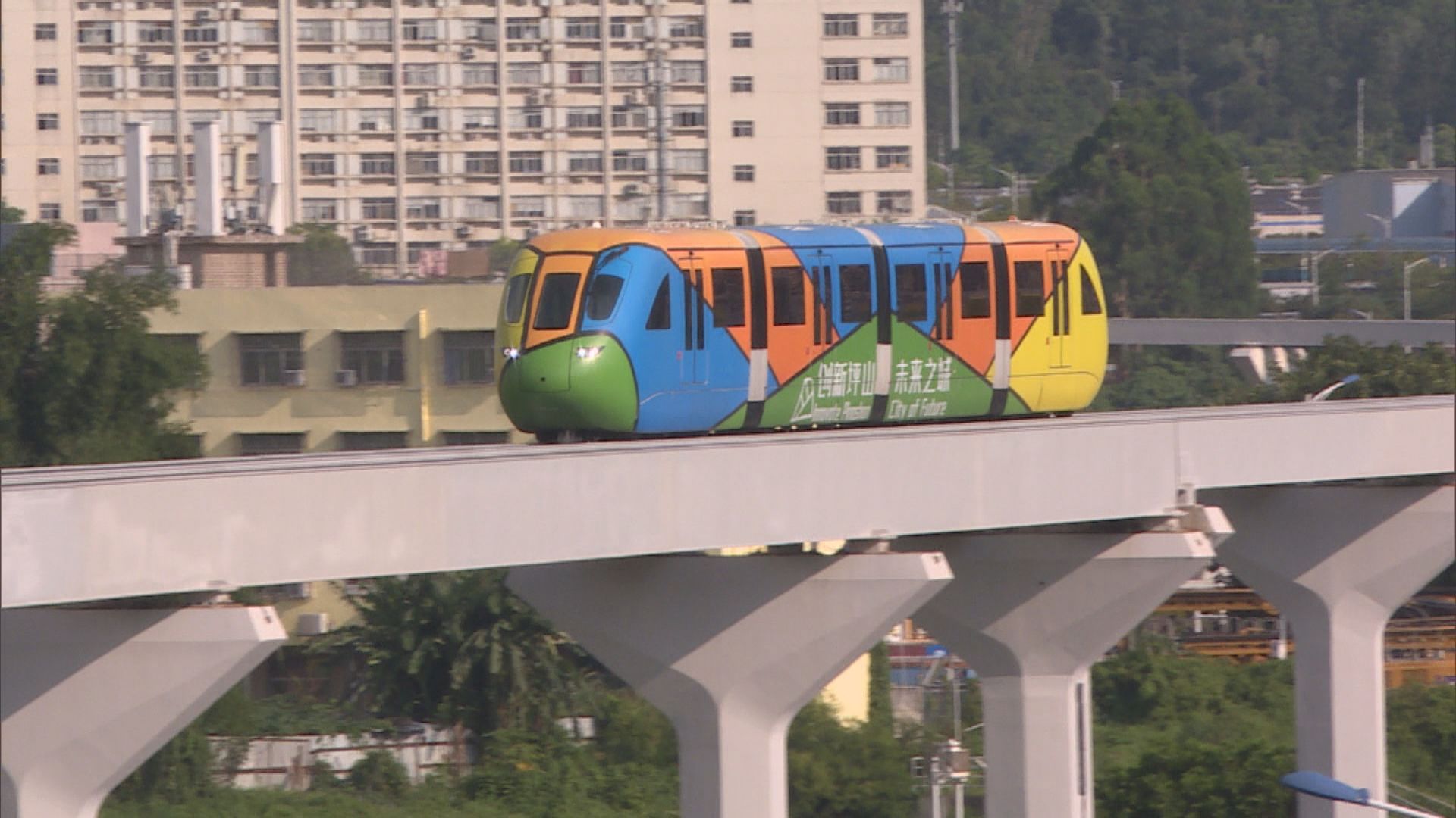 雲巴每列可載280人 最高時速達每小時80公里