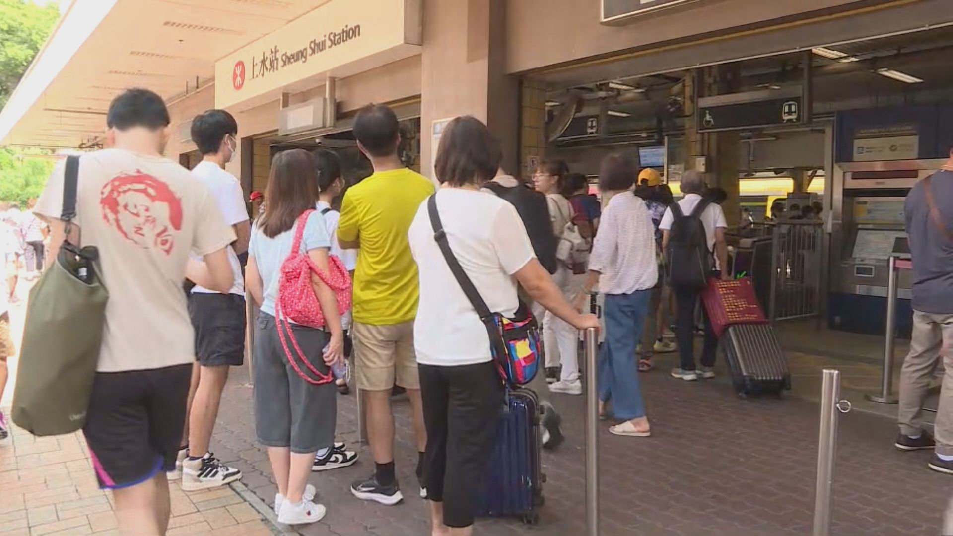 本港一連三日假期開始 不少市民北上消費