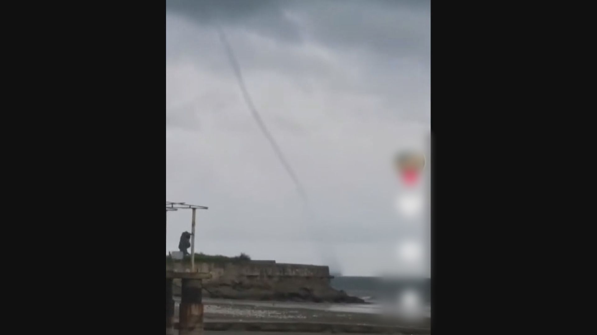深汕芒嶼島出現水龍捲