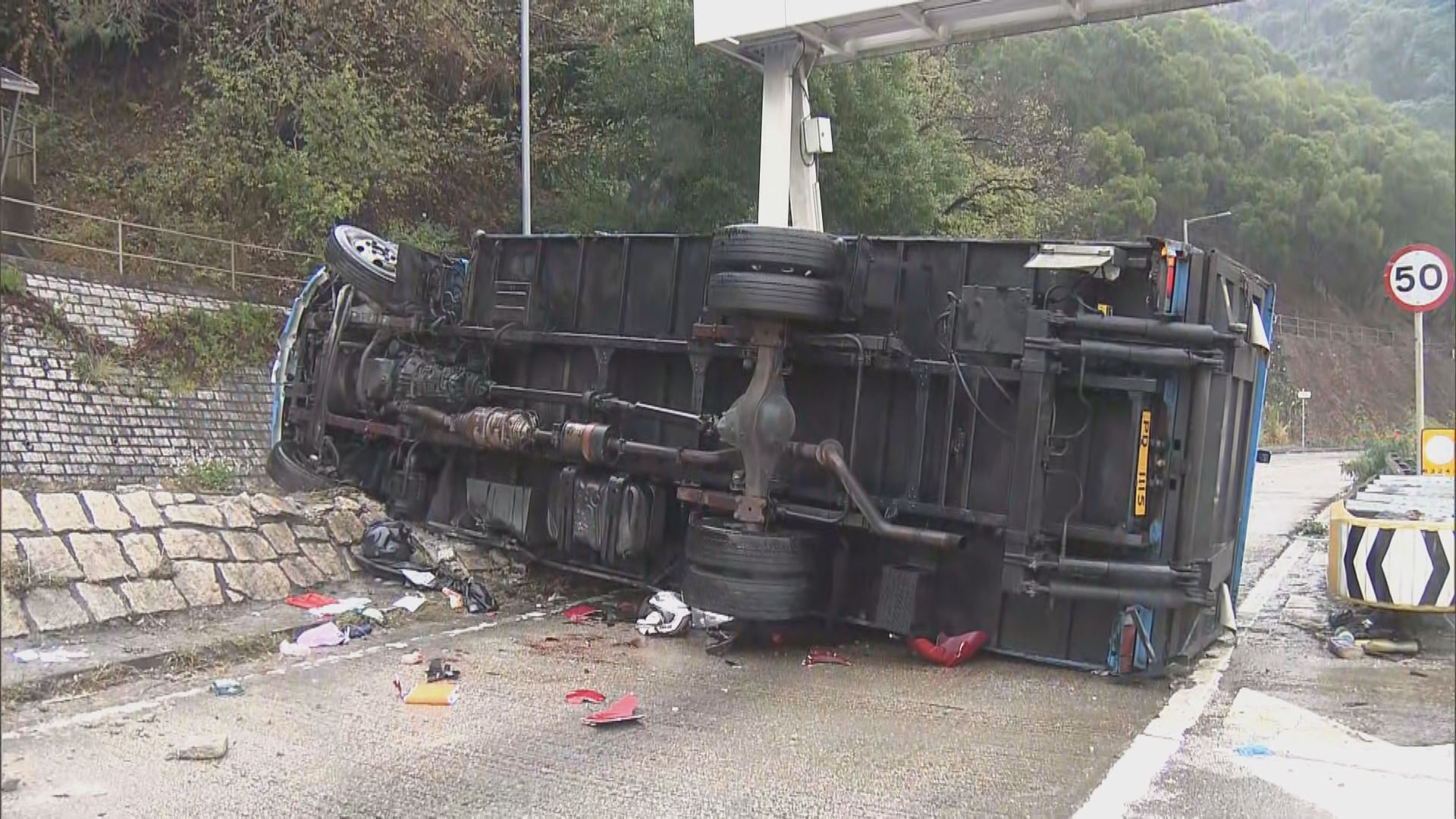 龍翔道兩車相撞釀兩傷