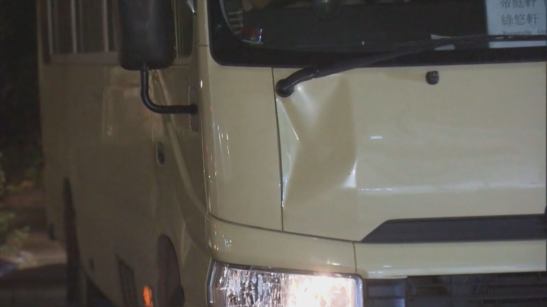 粉嶺過路男遭小巴撞倒重傷昏迷