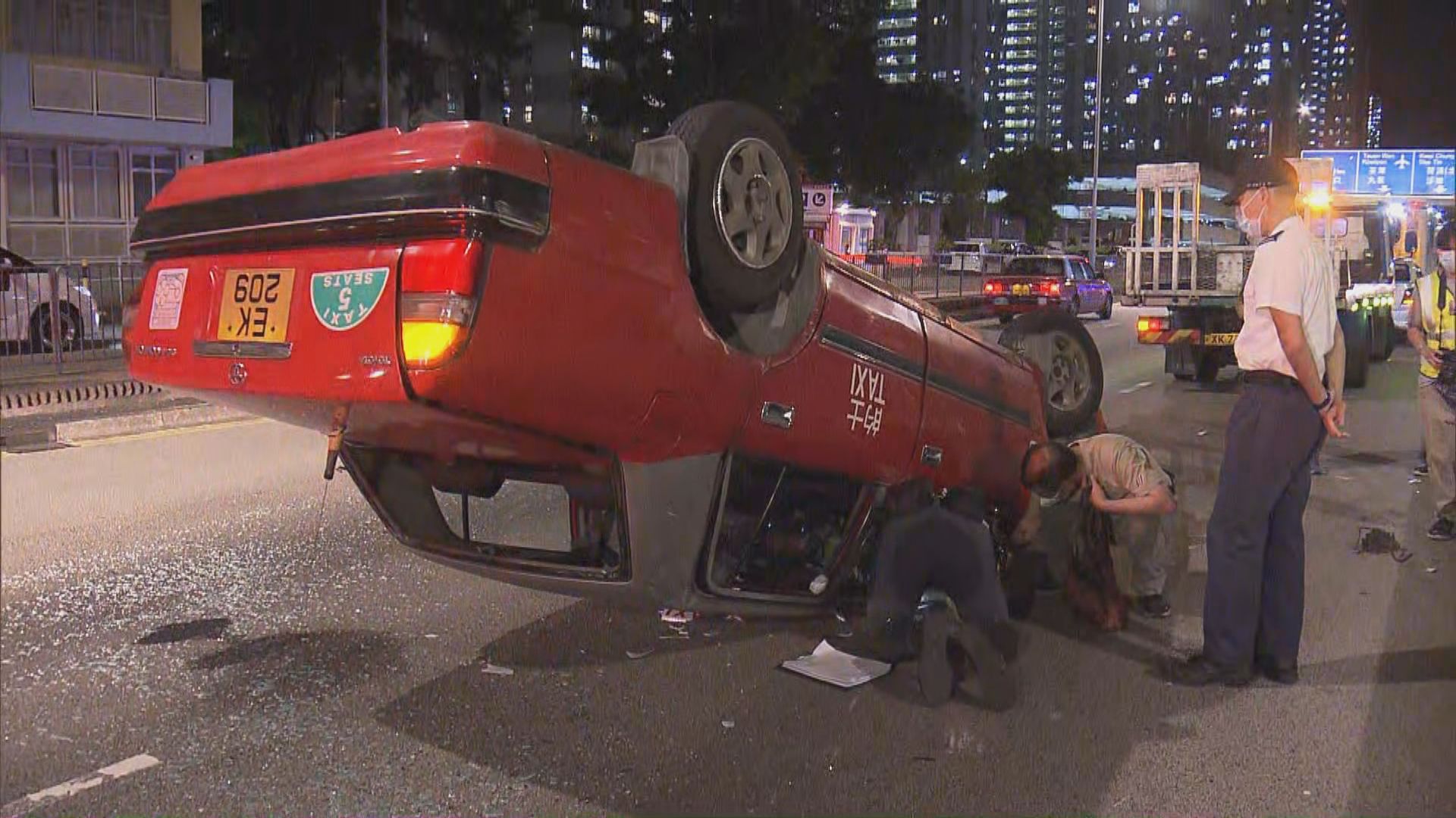 葵涌兩車相撞兩人受傷