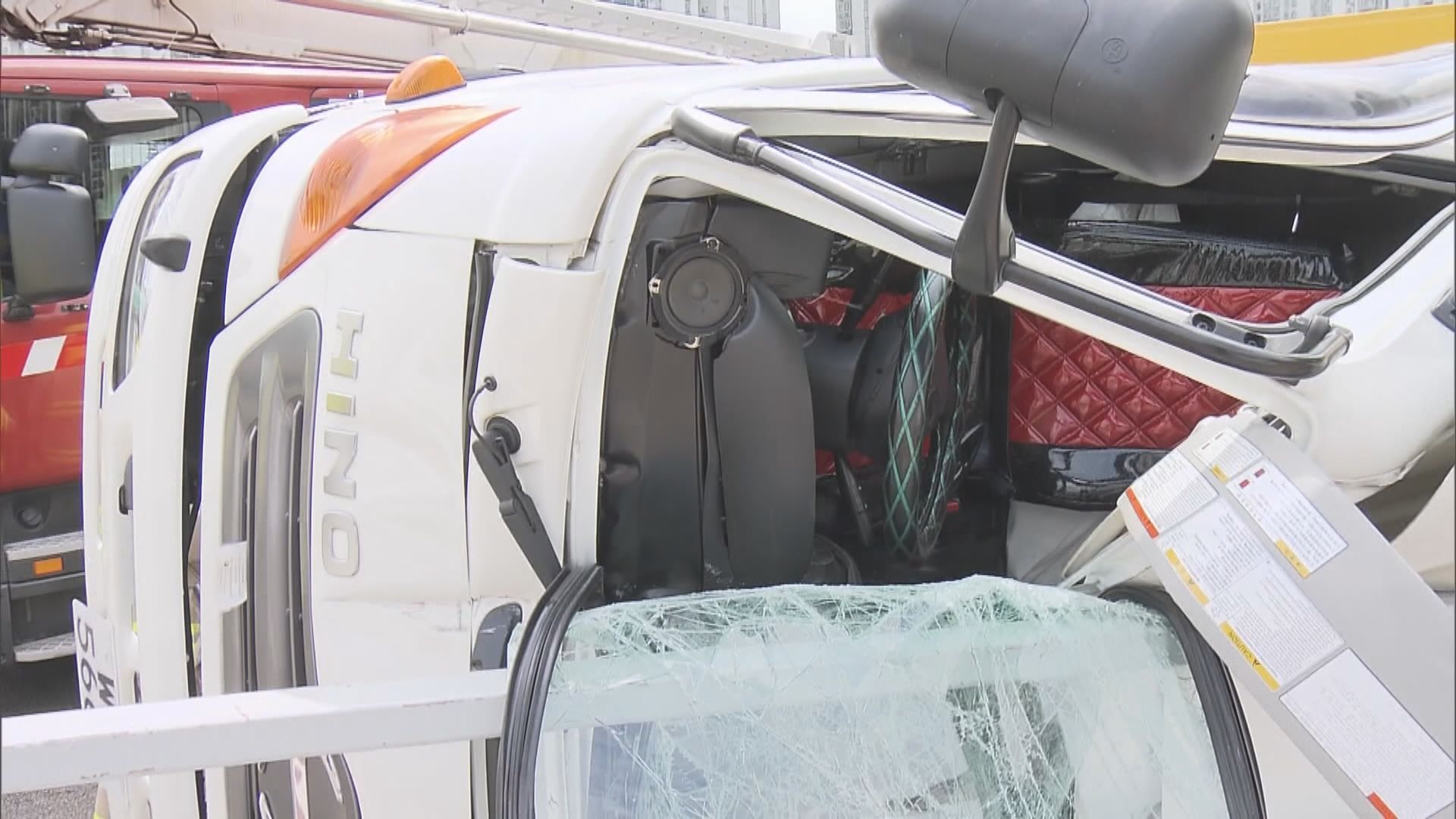 沙田貨車失事翻側　司機及乘客受傷送院