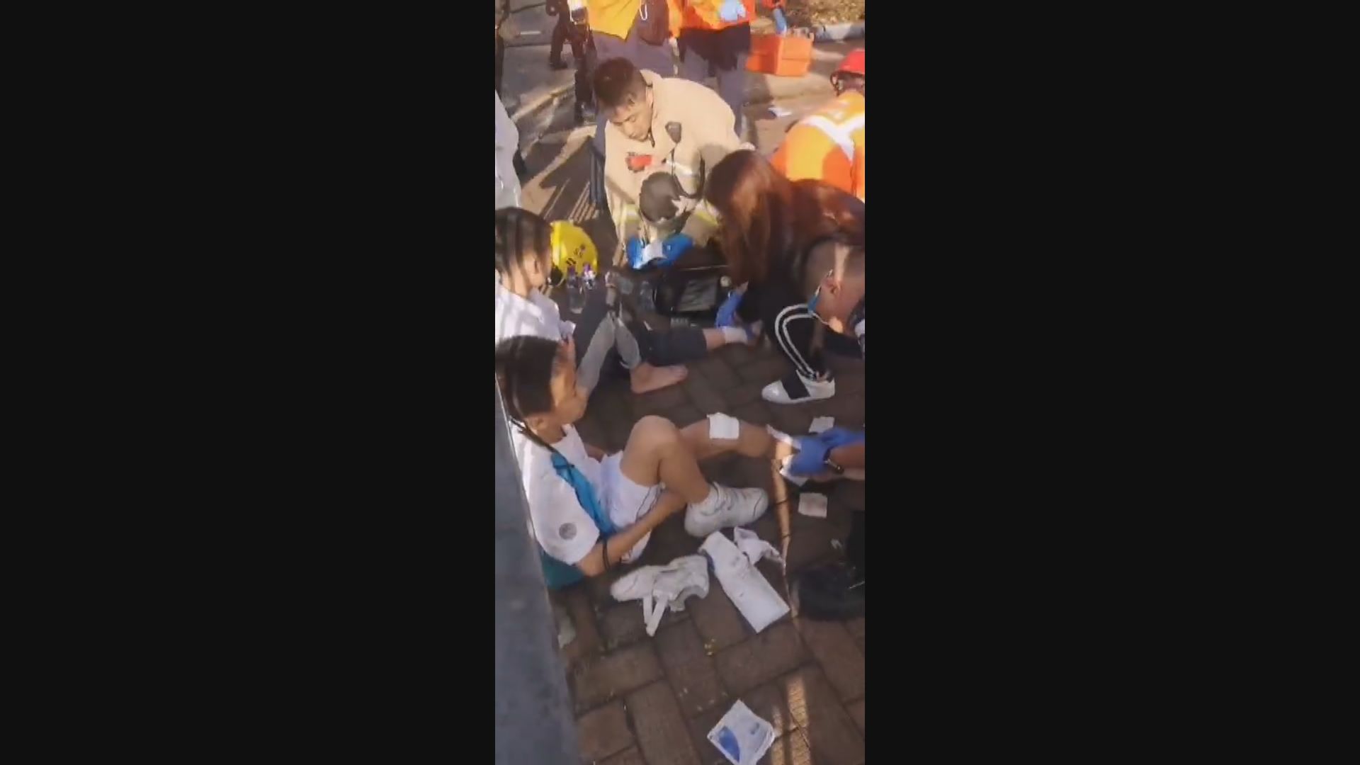 上水私家車失控剷上行人路撞傷9名師生