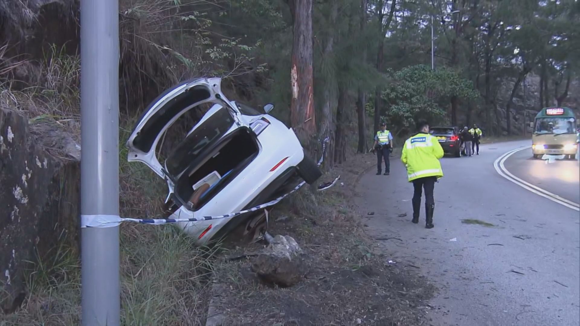 沙田私家車失事撞山邊　司機涉酒駕被捕
