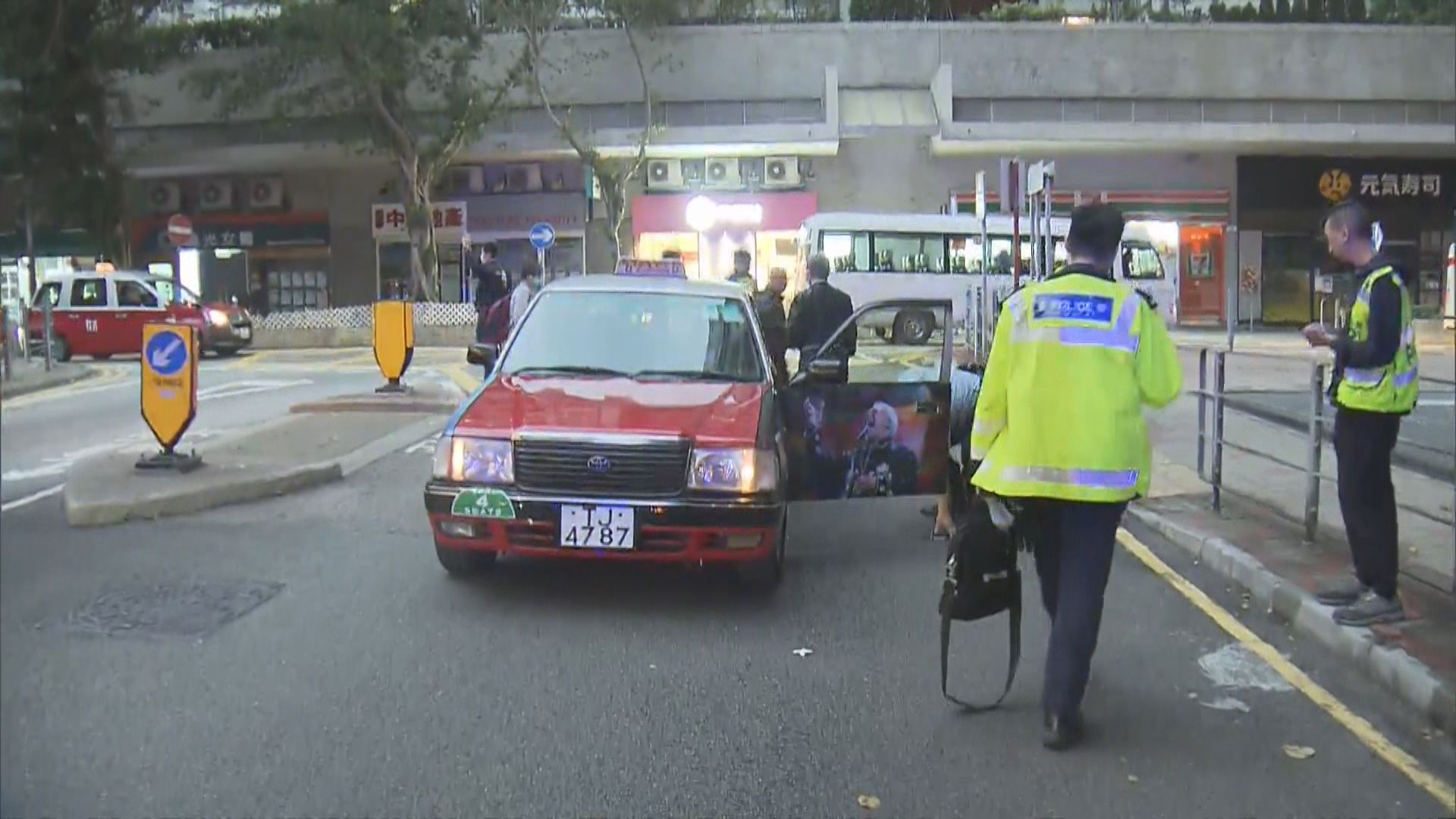 西灣河的士撞傷過路途人 釀三傷