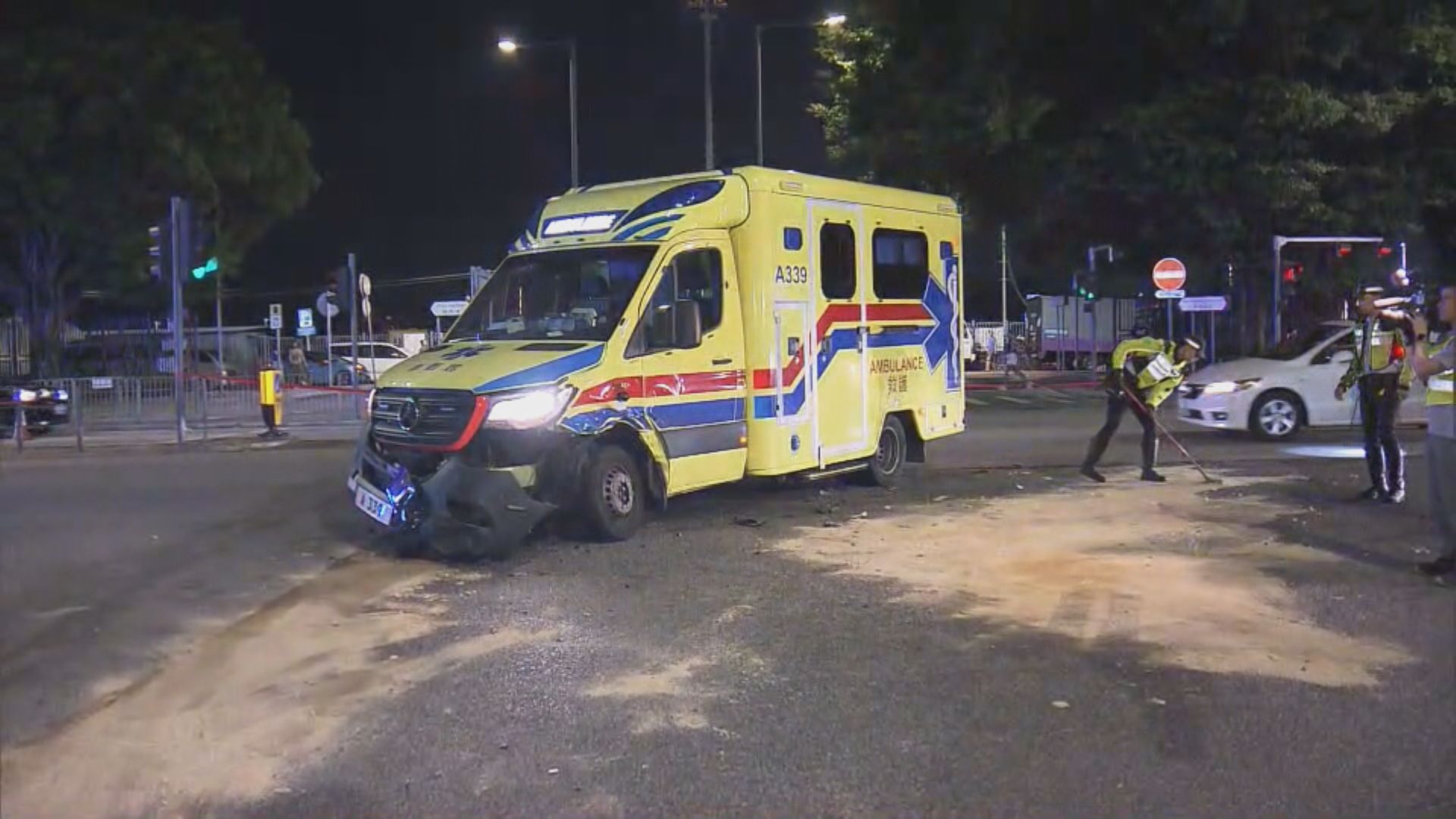 堅尼地城救護車的士相撞6傷