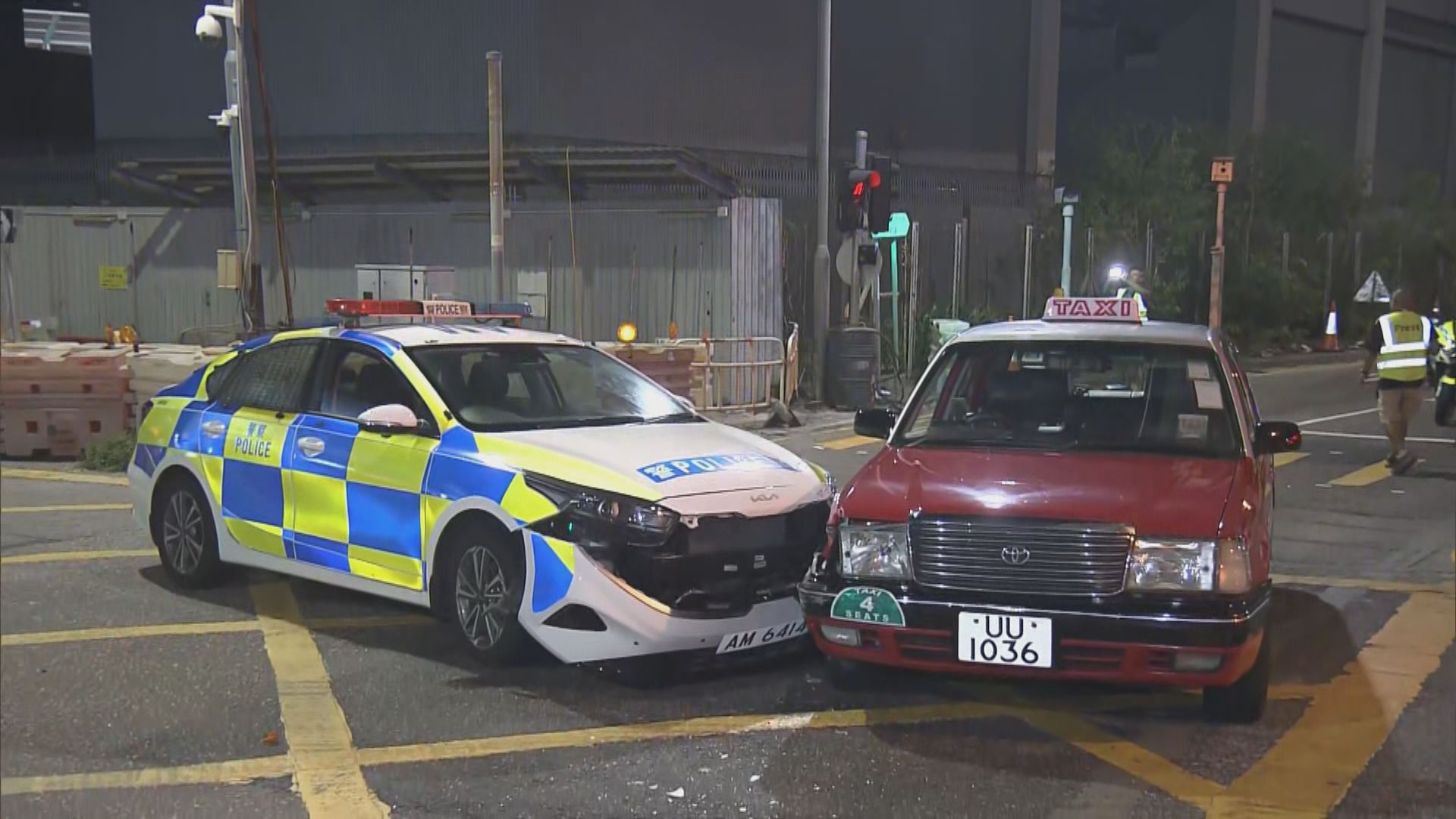 油麻地的士與警車相撞無人傷