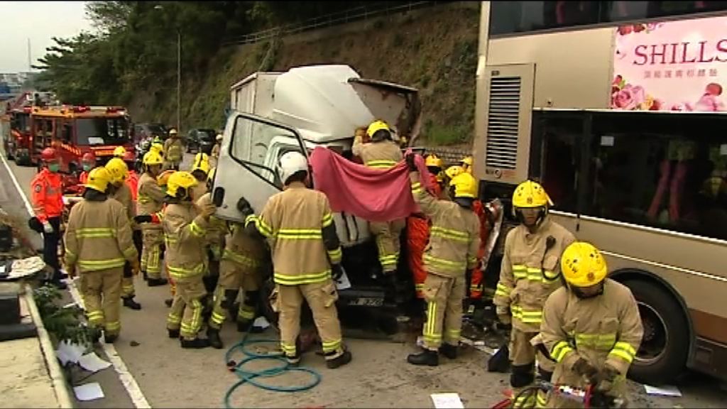 呈祥道貨車撞巴士釀一死