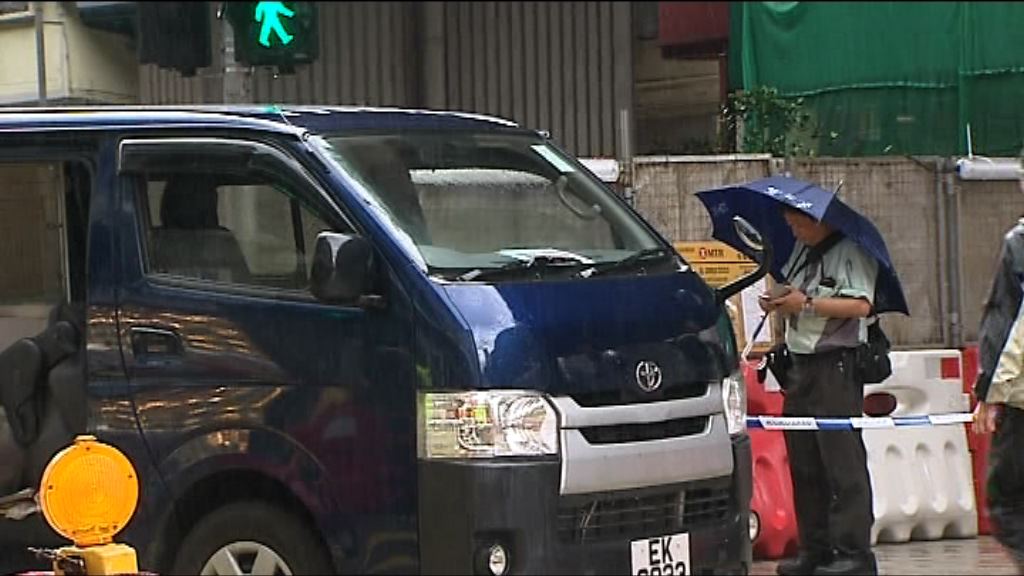 客貨車土瓜灣疑衝燈撞死老婦