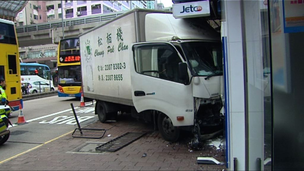 貨車彌敦道衝上行人路無人傷
