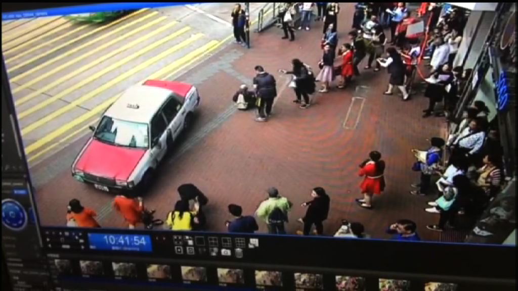 銅鑼灣的士剷行人路　7人輕傷