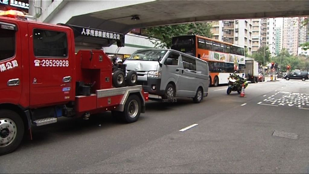 大埔客貨車撞傷過路女子