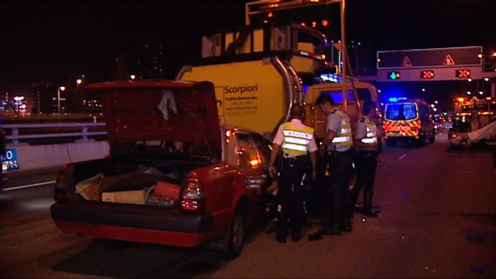 青葵公路的士撞工程車　三人重傷