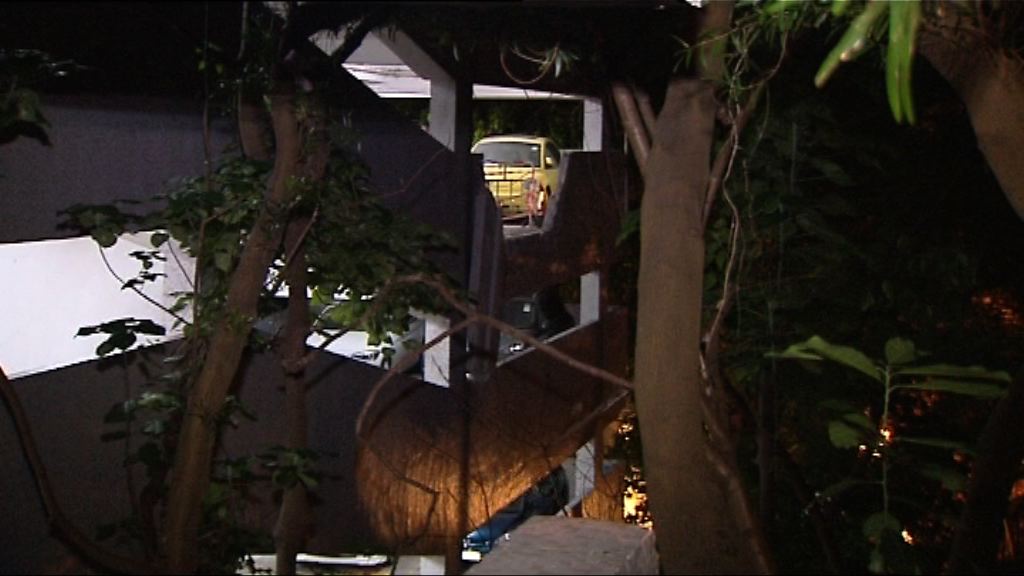 深井私家車失事撞塌牆司機被捕