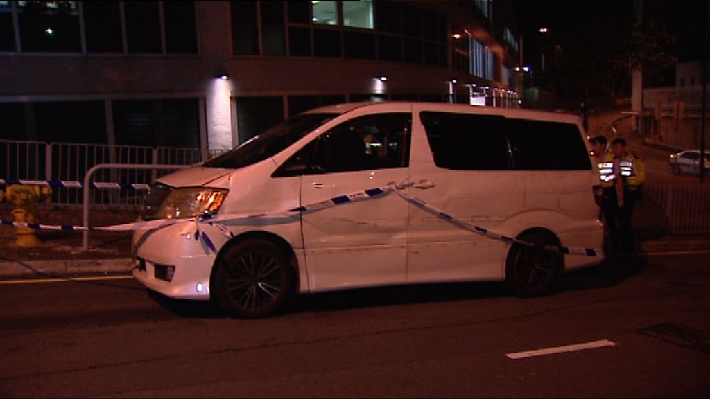 七人車荃灣衝路障　警追緝四漢