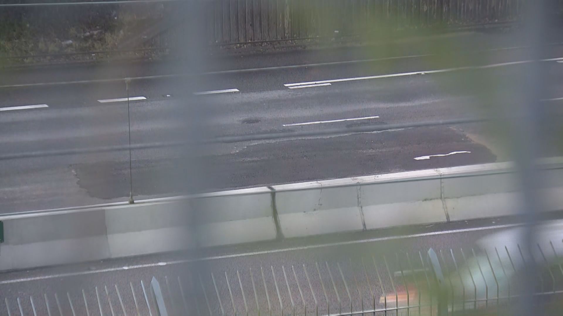 吐露港公路往九龍方向近馬場快線及中線已解封