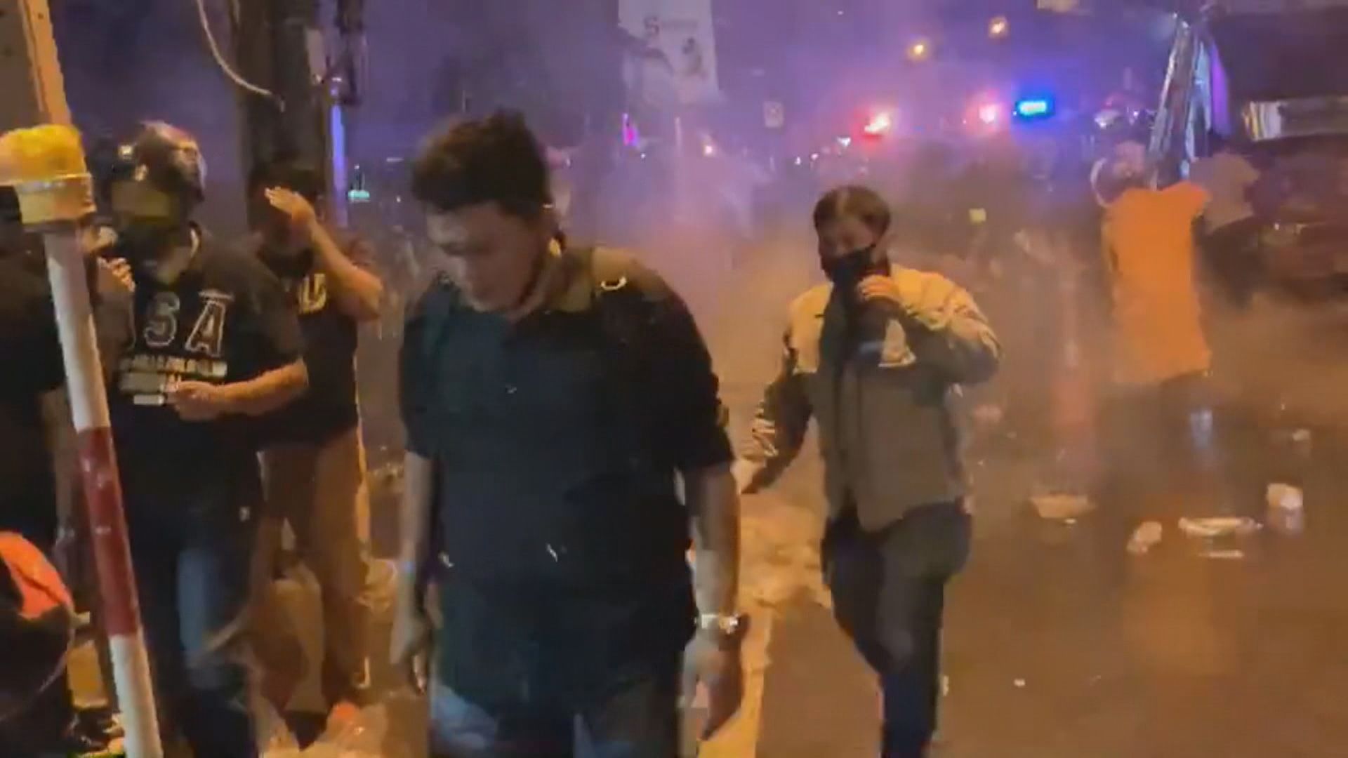 泰國國會辯論修憲警民衝突到入夜　至少18人受傷