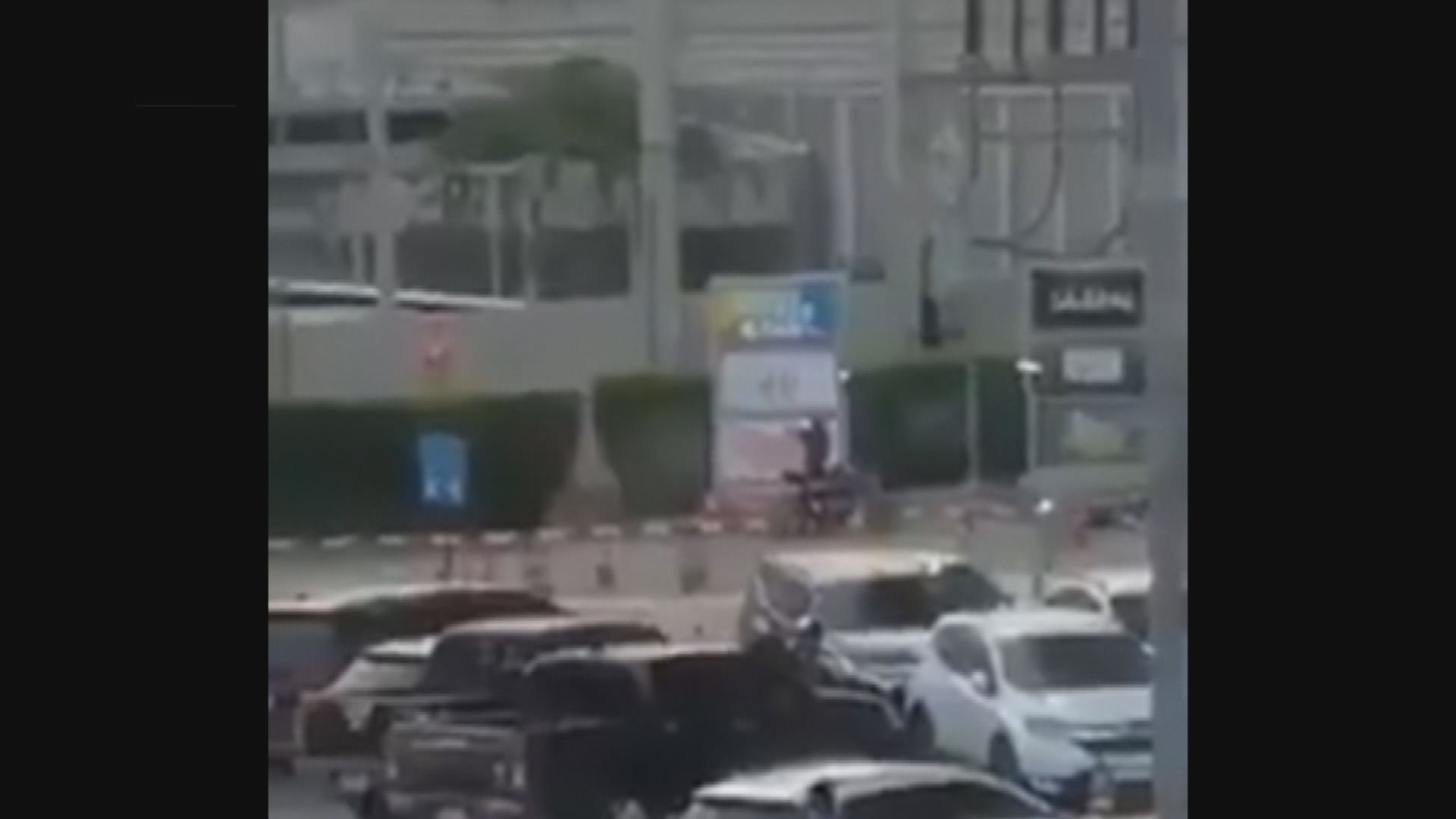 泰國一名士兵涉持步槍向途人亂槍掃射