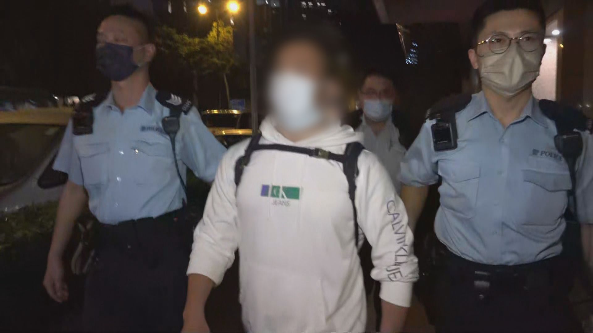 尖沙咀有女子報稱載逾百萬首飾手提袋被盜 警帶走一漢調查