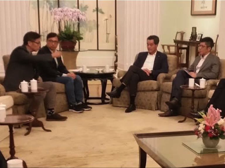 新思維與梁振英會面