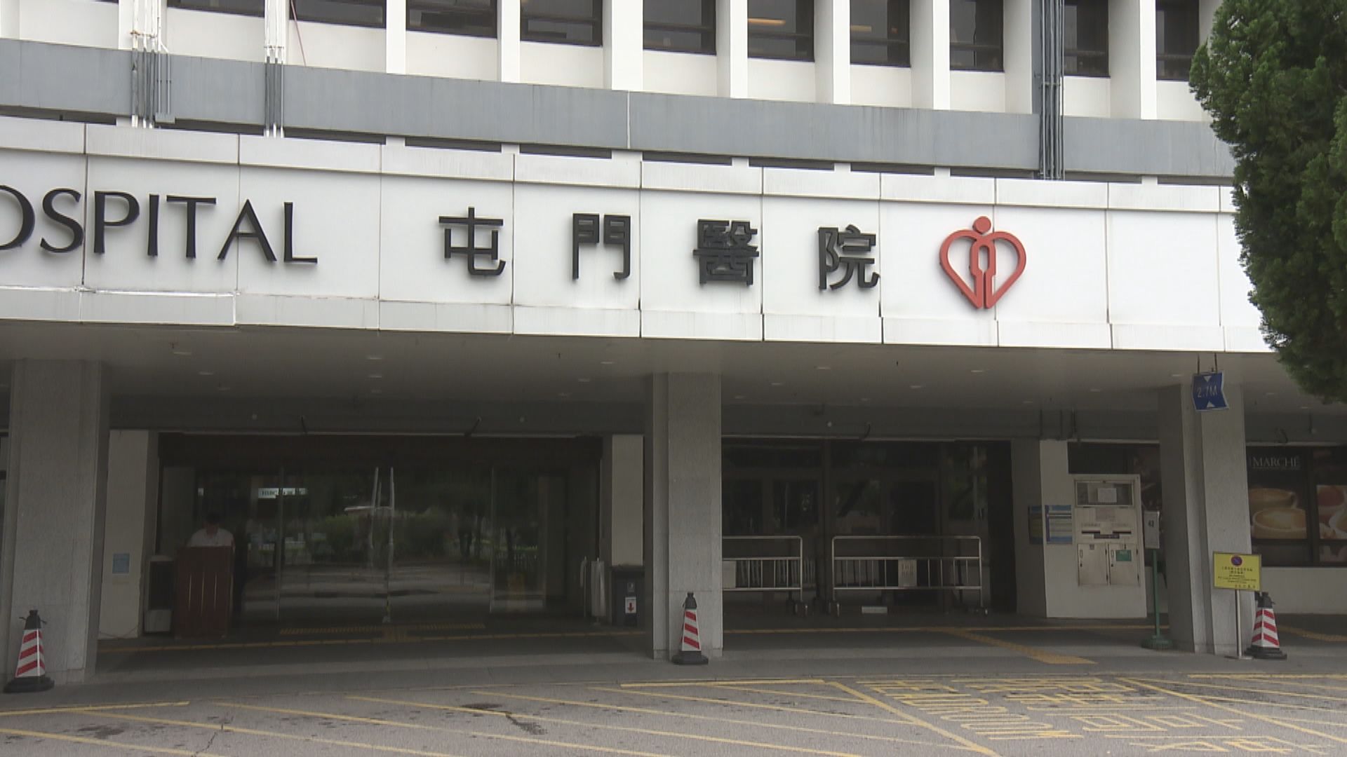 屯門醫院職員更衣室有「石屎」跌落假天花上