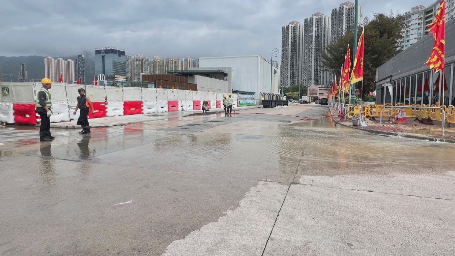 屯門三聖街有水管滲漏　晚上11時停止食水供應