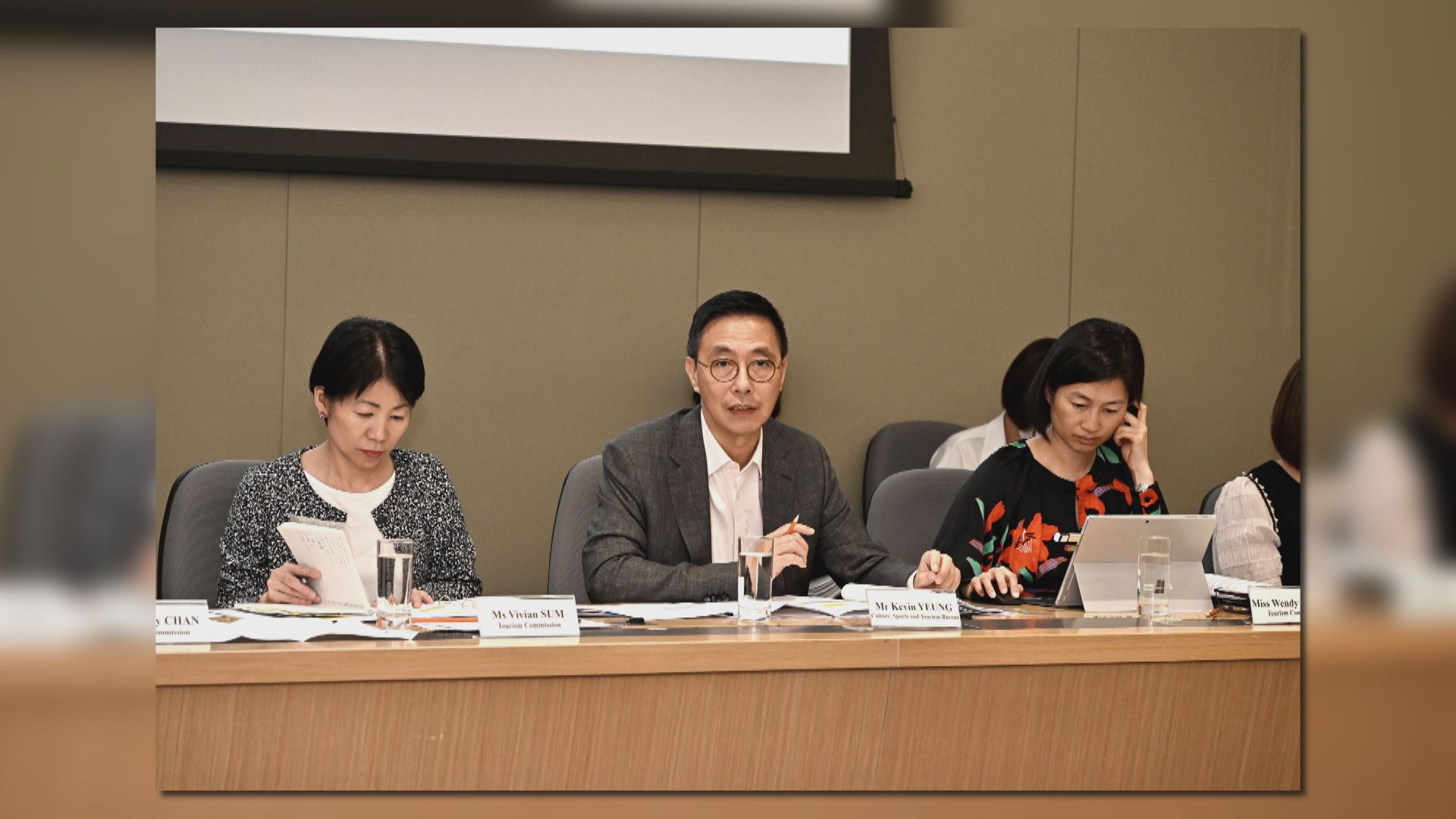 政府跨部門會議　預備統籌接待黃金周旅客