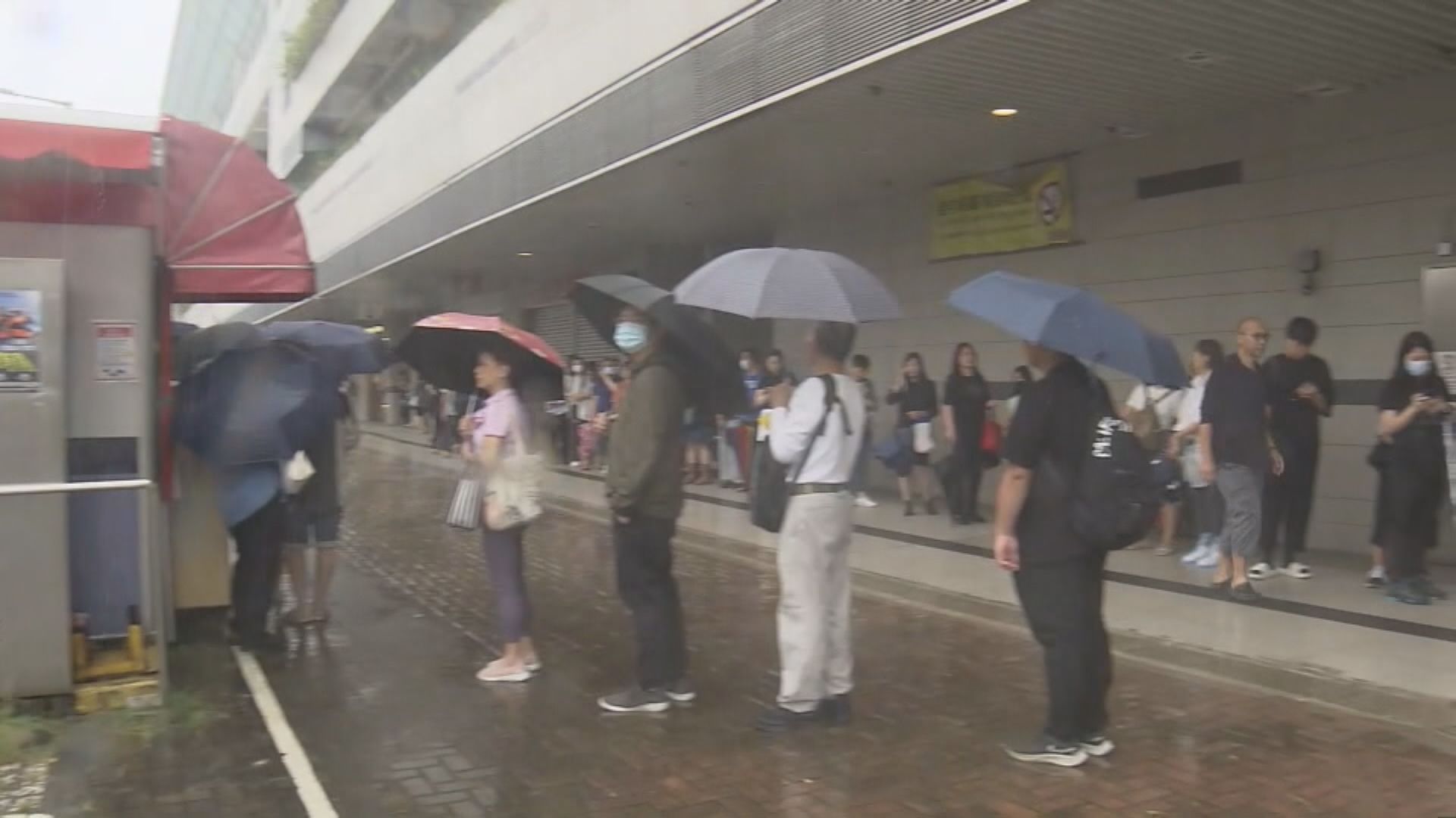 一號戒備信號現正生效 市民提早2小時出門上班