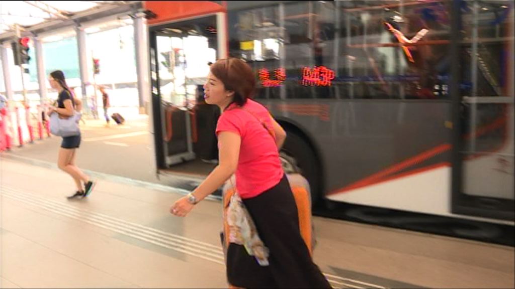 青嶼幹線往機場交通擠塞　旅客憂錯過航班