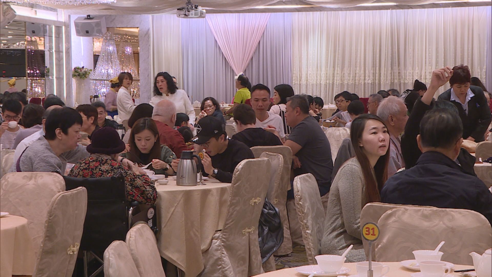 初四約59萬人次出入境 飲食界稱農曆年生意跌兩成