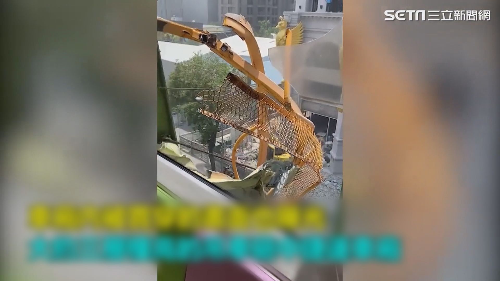 台中有吊臂倒塌擊中捷運列車　釀一死八傷