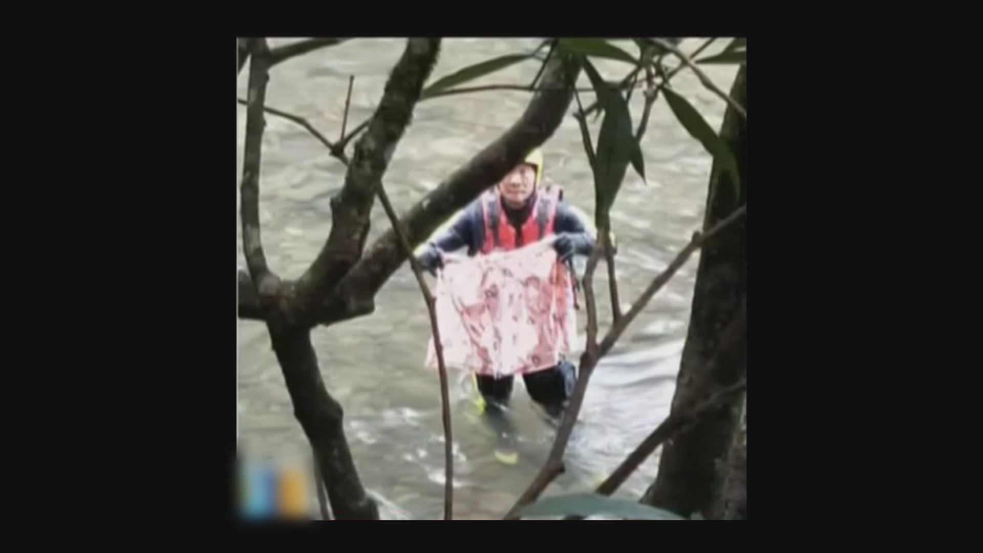 台北虎豹潭兩名被洪水沖走兒童仍下落不明