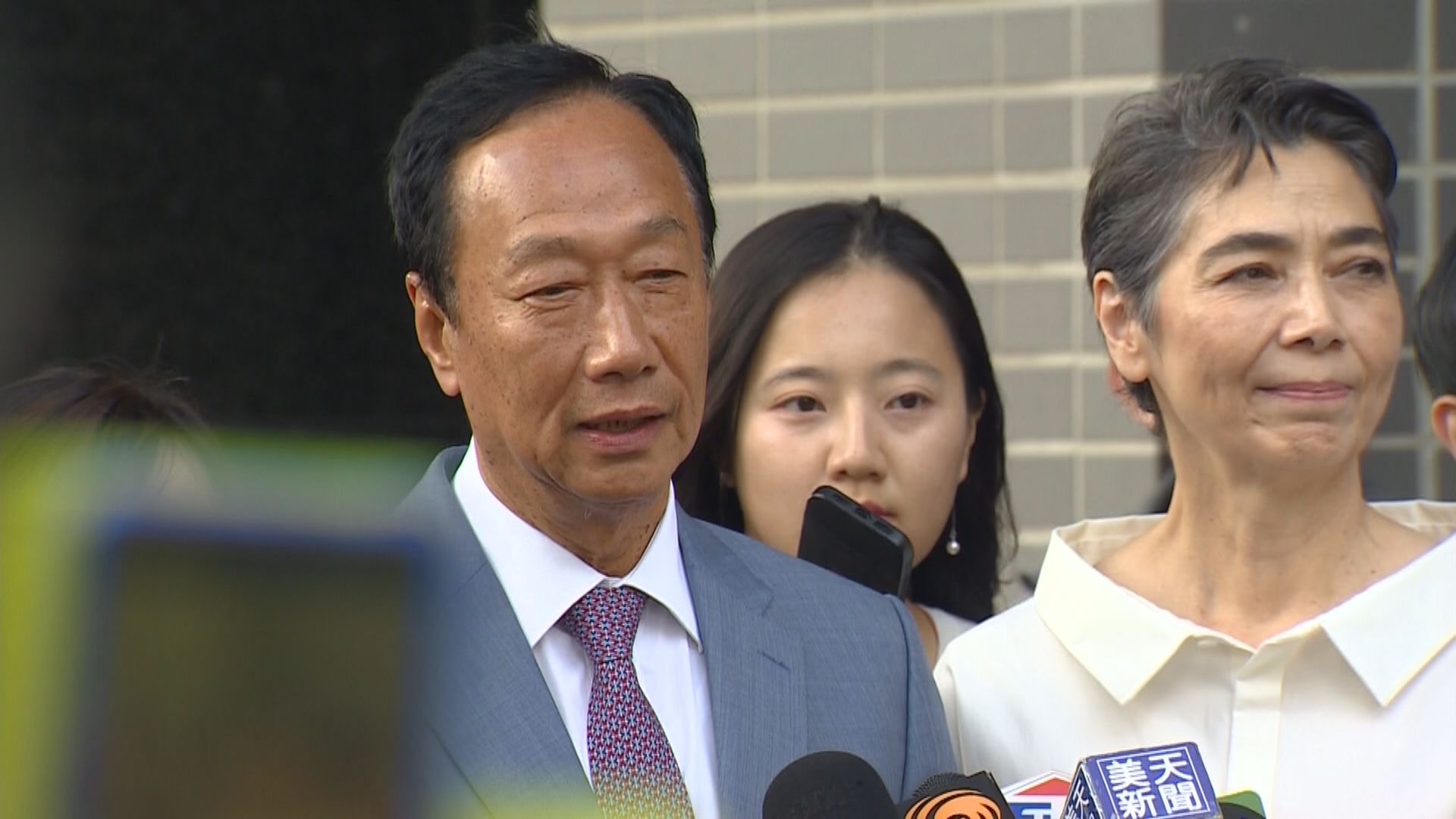 郭台銘到台北遞交總統選舉聯署