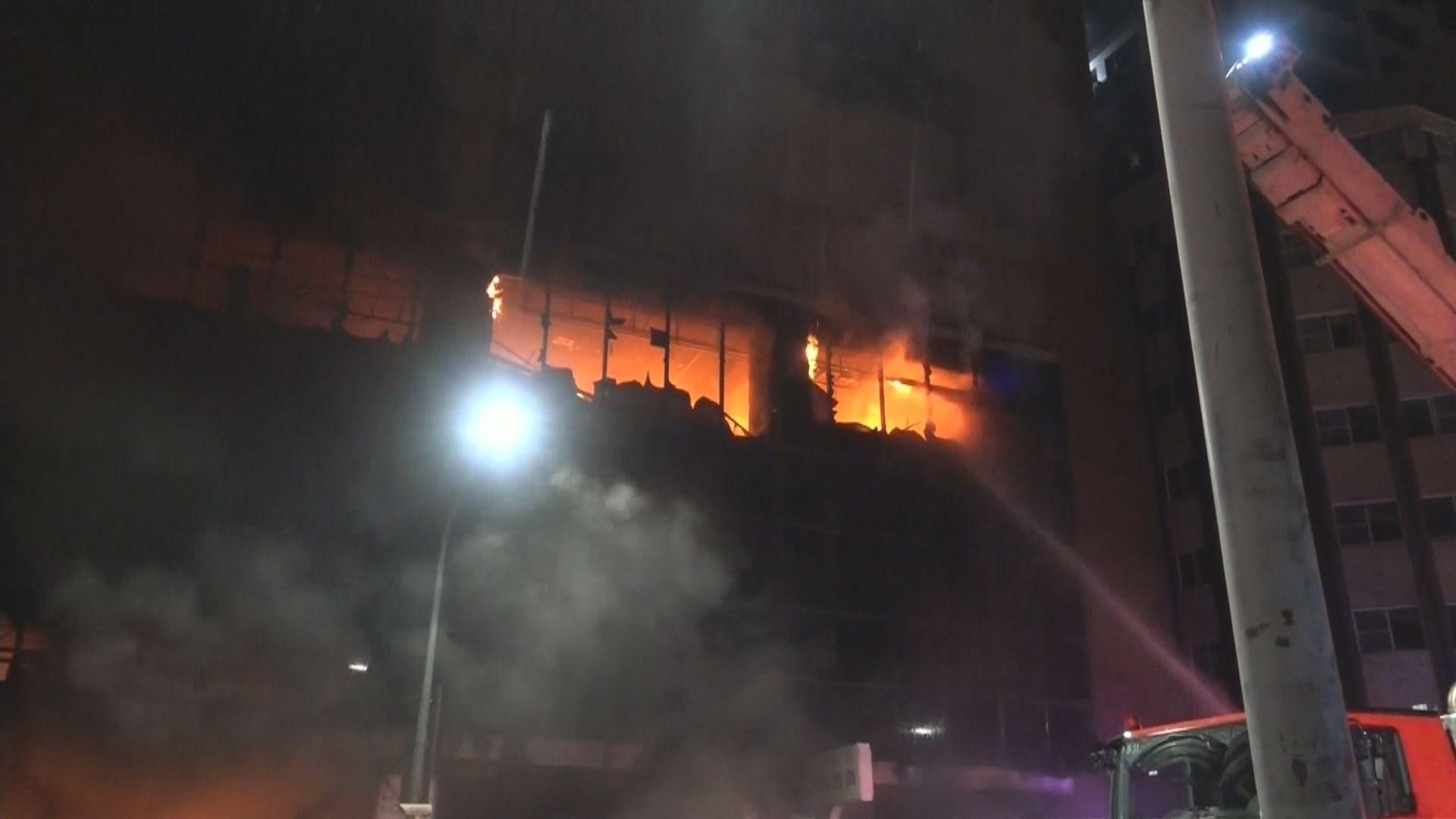 高雄樓宇大火　十多人無呼吸心跳