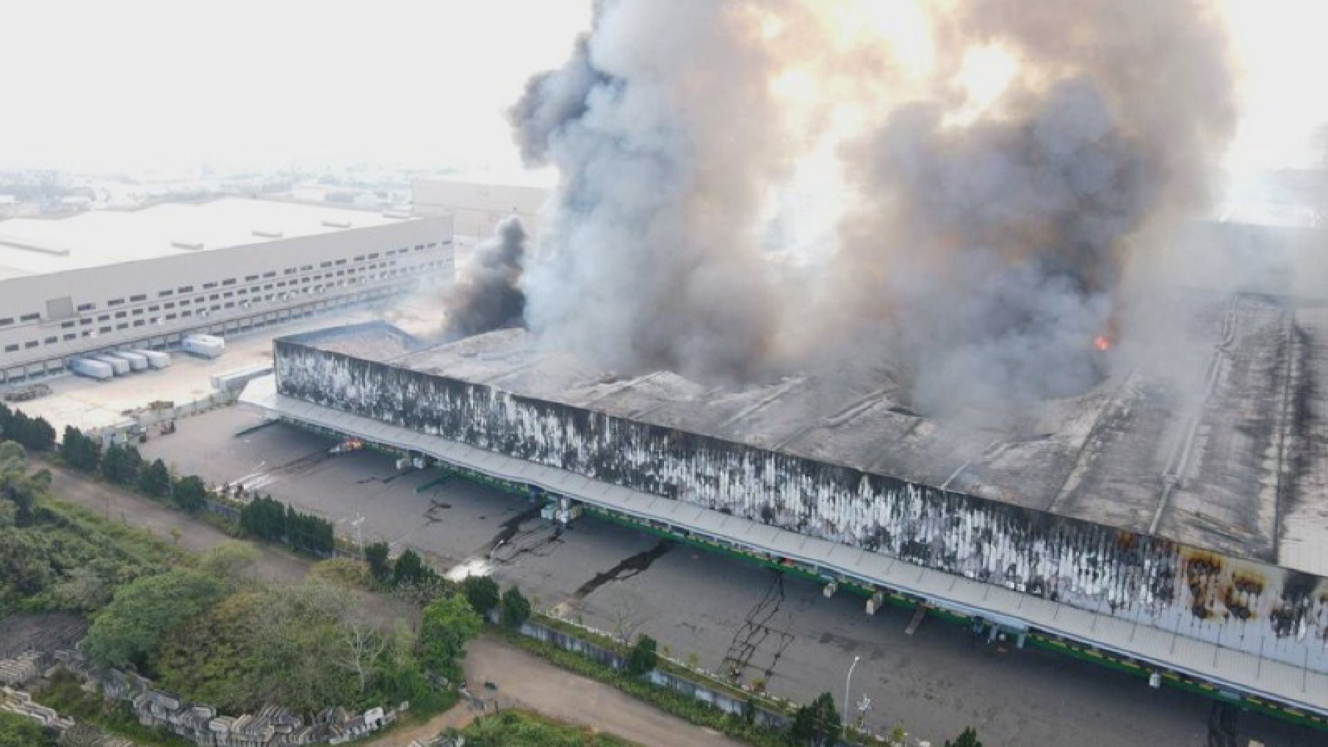 台灣桃園市物流中心倉庫大火污染空氣