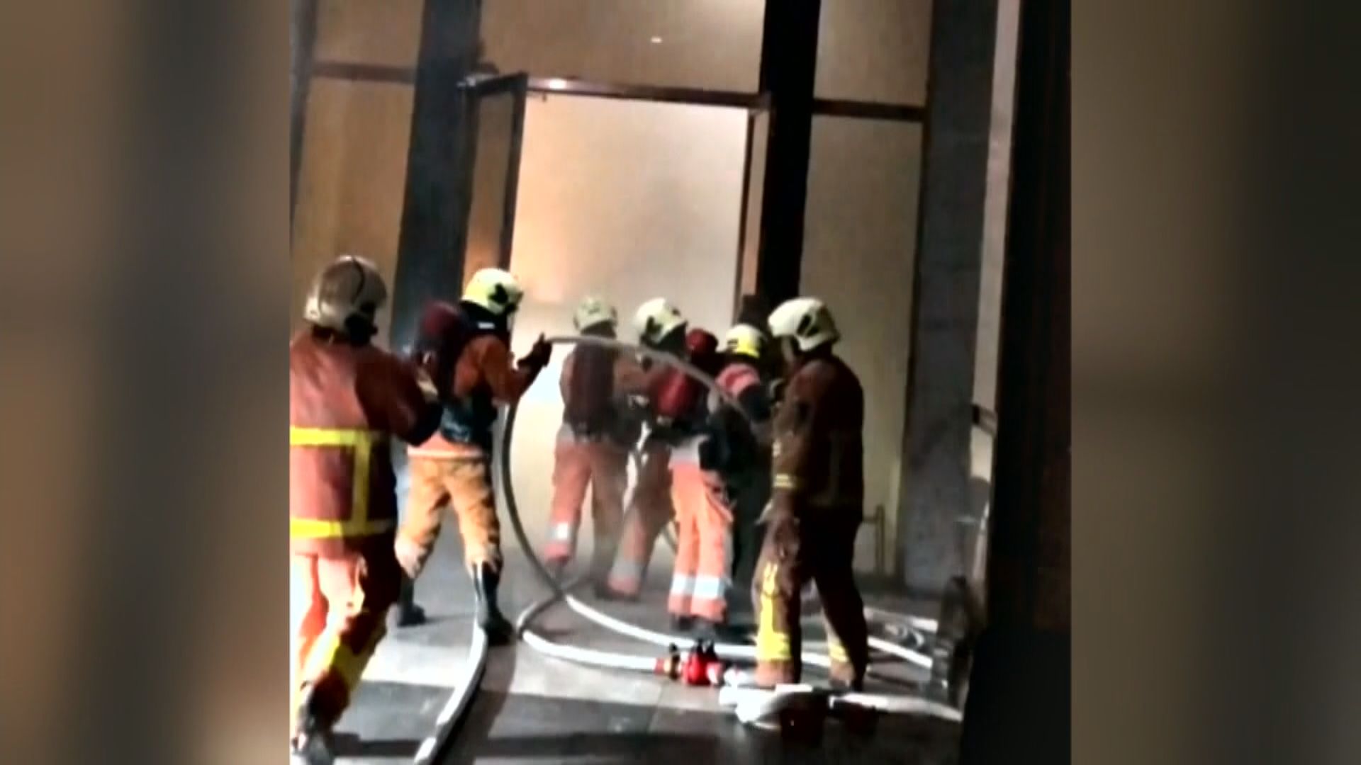 新竹市住宅大廈火警 兩名消防搜救時疑因氣氧樽耗盡殉職